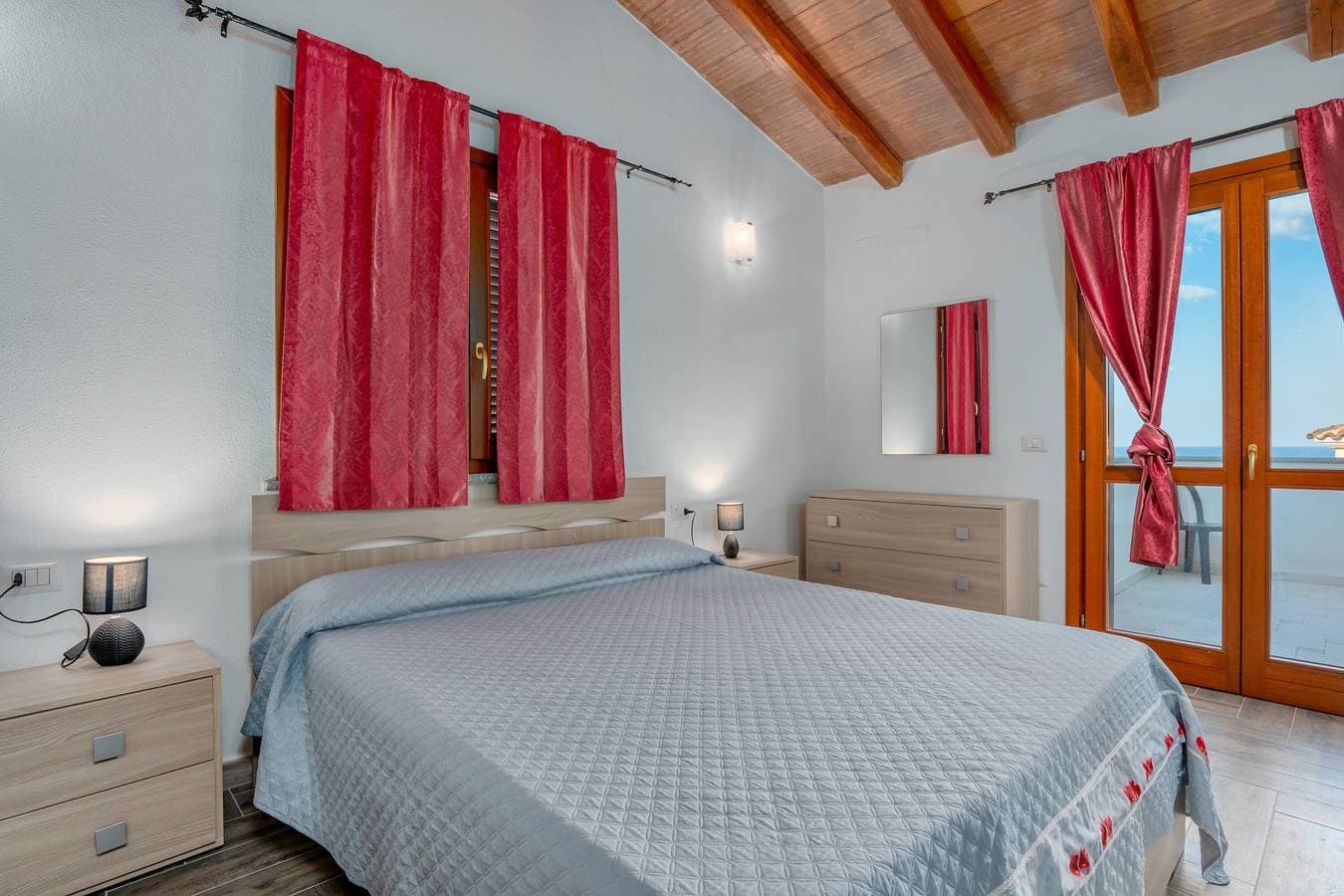 Foto 10 von 25: Ferienwohnung 'La Finestra sul Mare' mit Meerblick & Terrasse