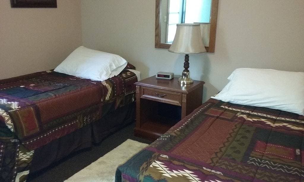Foto 2 von 7: Bear Den Cabin-Single Bedroom-4 Personen bequem