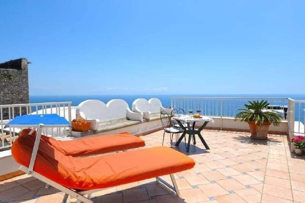Foto 13 von 14: A beautifully decorated studio flat with breathtaking seaview terrace