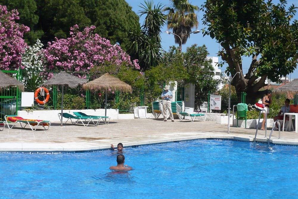 Studio mit Gemeinschaftspool, Garten und Kiosk Serving Alkohol & Eis / Süßigkeiten 1