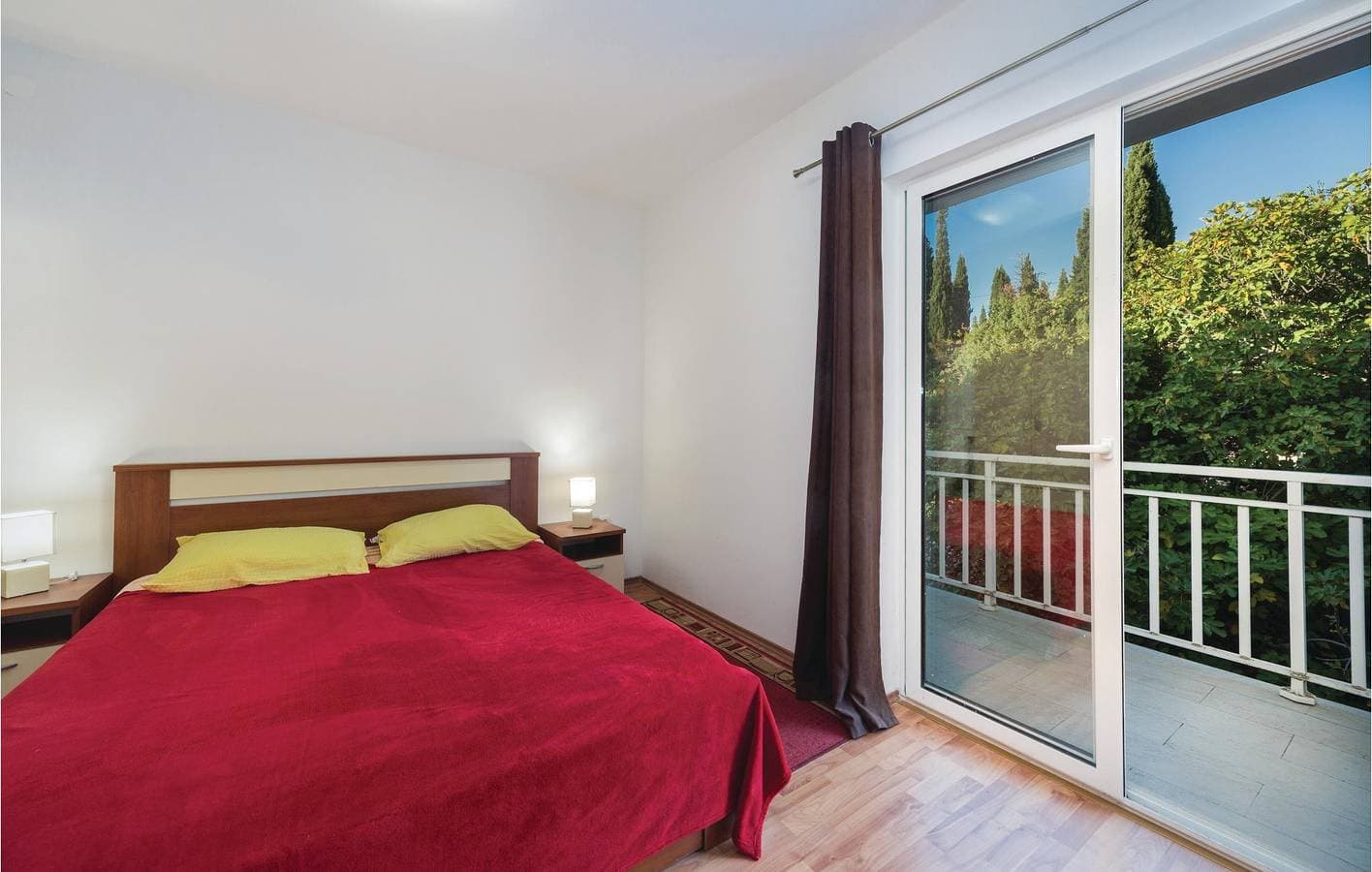 Foto 11 von 24: Gemütliche 300 m zum Strand: Klimatisierte Wohnung mit Terrasse und Parkplatz