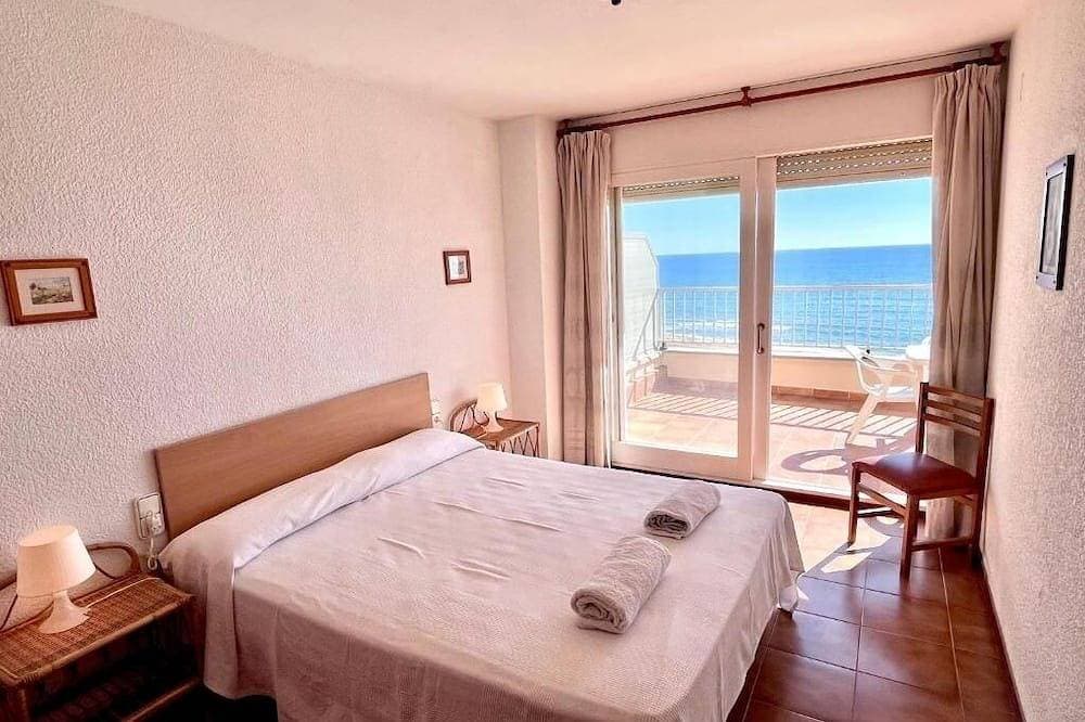 Foto 2 von 26: Geräumiges 3-Zimmer-Apartment direkt am Strand. Rodes-71
