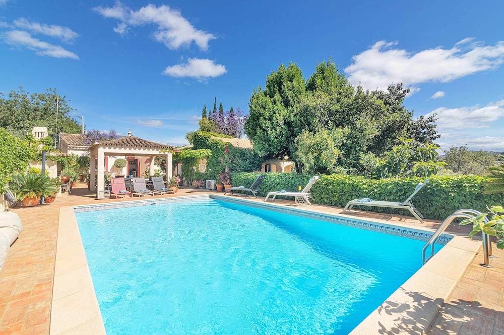 Own house on a 3 villa property with shared pool. 1