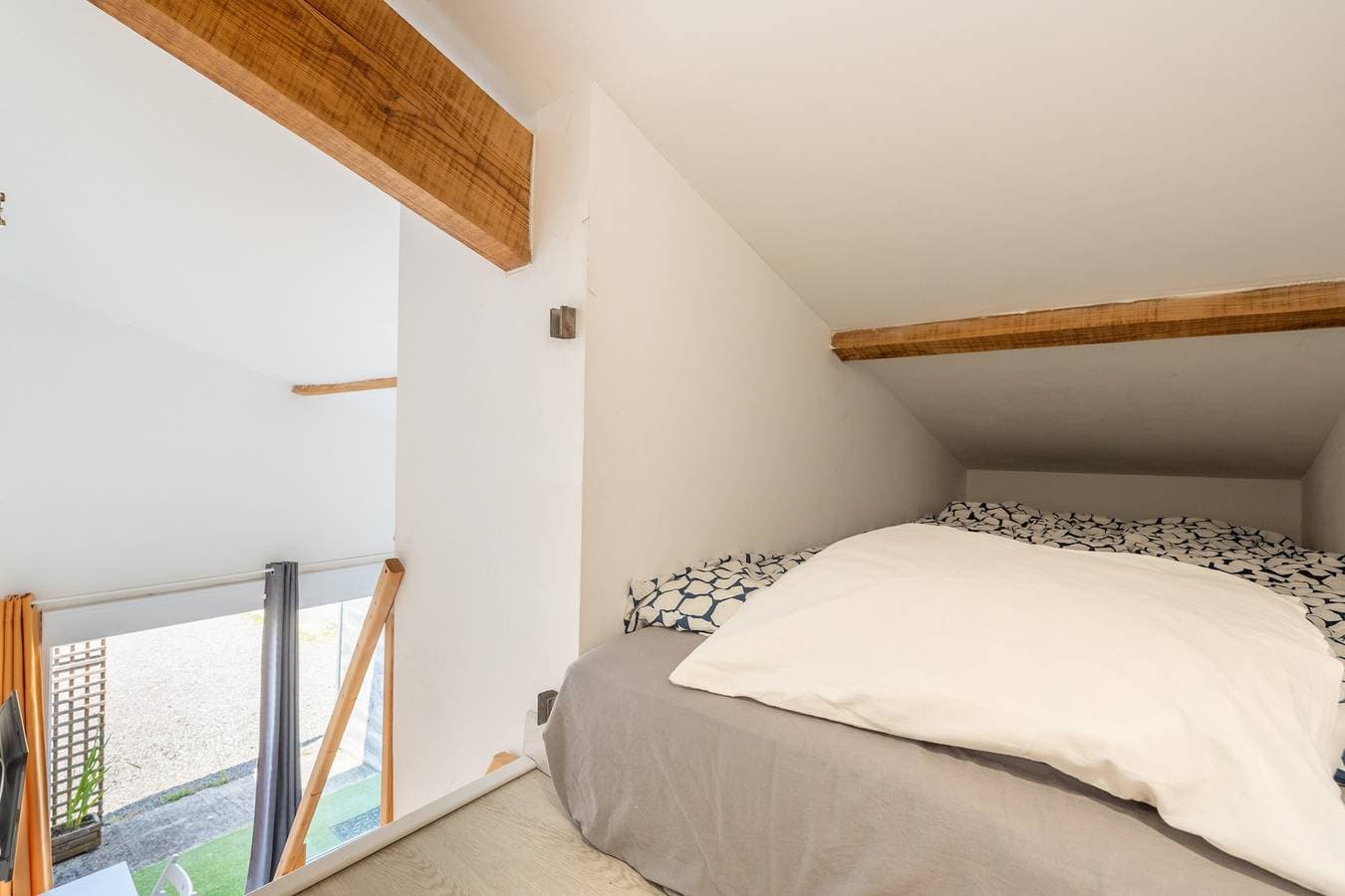 Foto 9 von 22: Gästezimmer „Chambre Famille“ mit Gemeinschaftspool, Terrasse und Klimaanlage