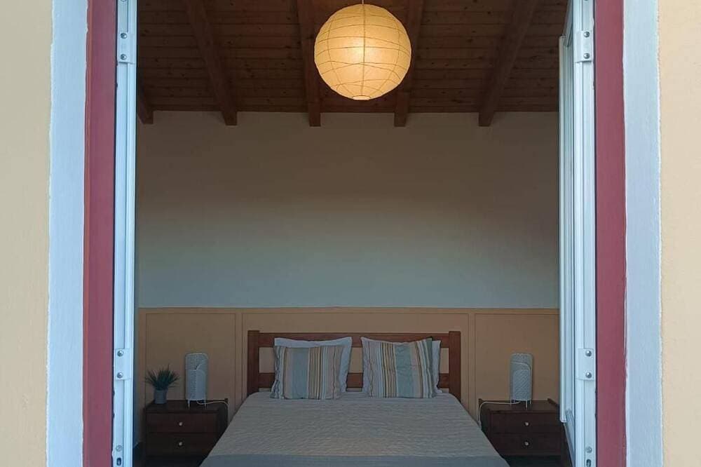 Foto 3 von 12: Ferienwohnung 'Casa Medronheiro' mit Bergblick, WLAN und Klimaanlage