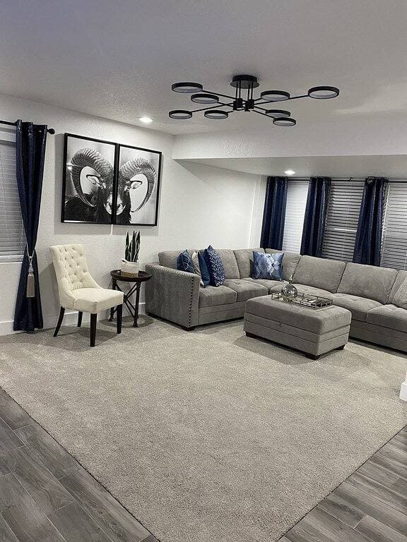 Foto 4 von 18: Bright Walk-Out 2Br · Private Patio & Yard · Quiet Area