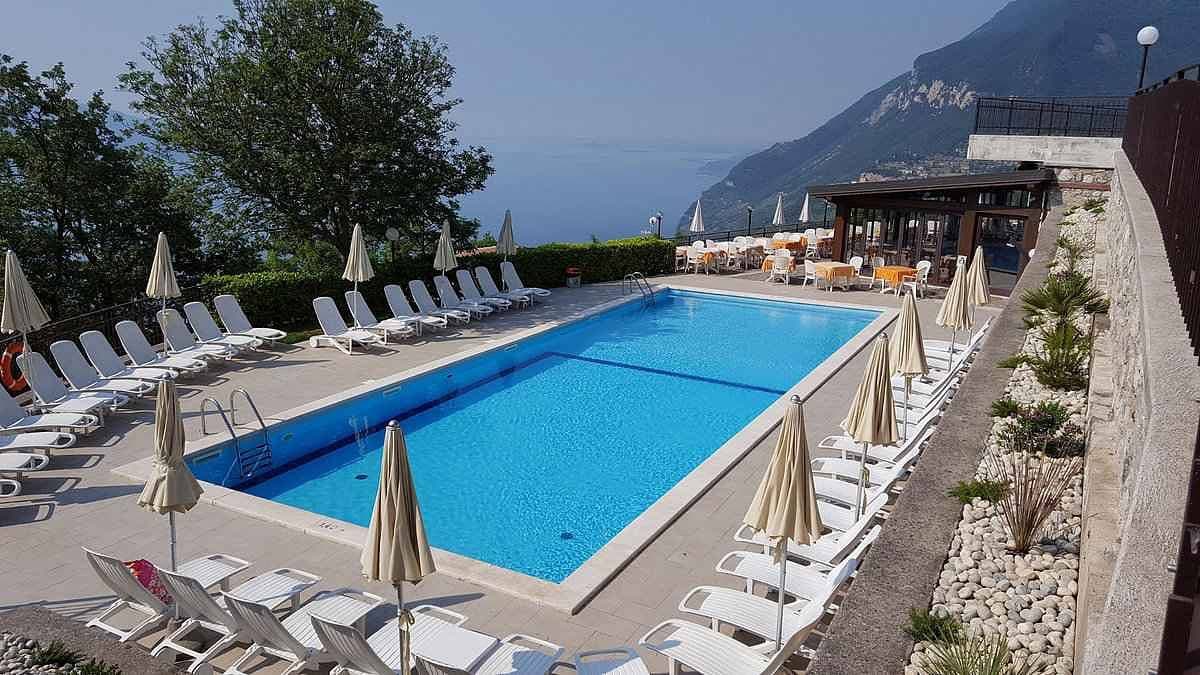 Foto 4 von 27: Ferienwohnung mit Seeblick und Pool