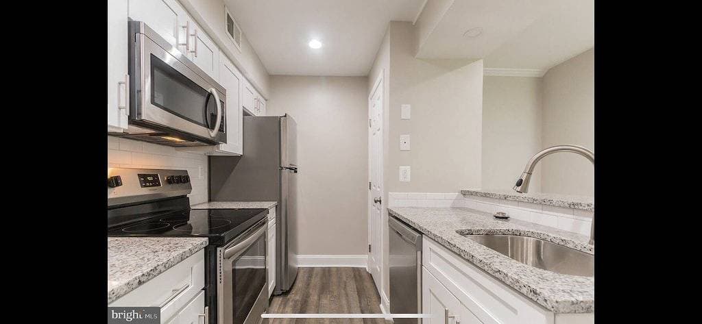 Beautiful 2Br/1Ba Renovated Condo near Dc w/pool 1