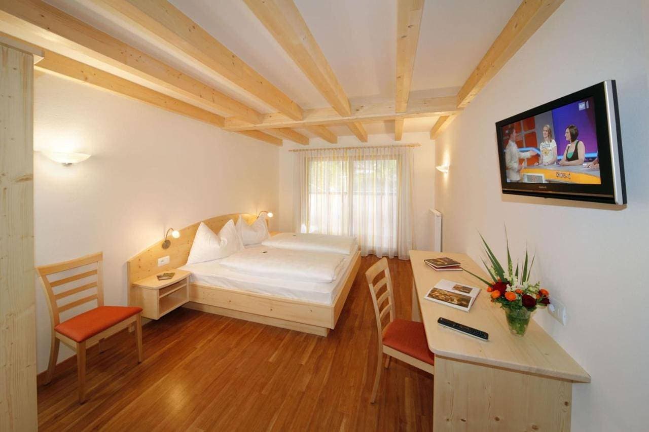 Foto 2 von 5: Double Room with Balcony