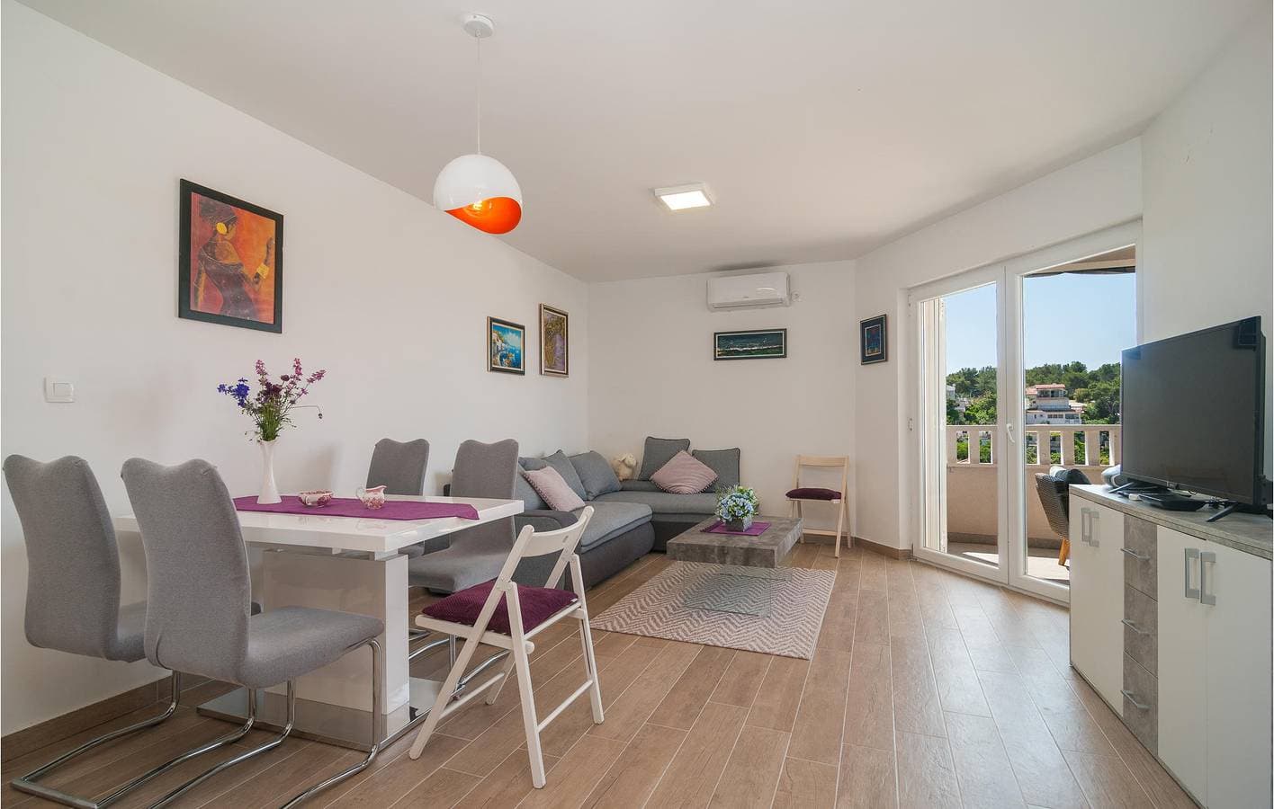 Foto 7 von 39: Gemütliche Ferienwohnung mit 2 Schlafzimmern, Pool und Terrasse, 400 m vom Zentrum von Maslinica entfernt