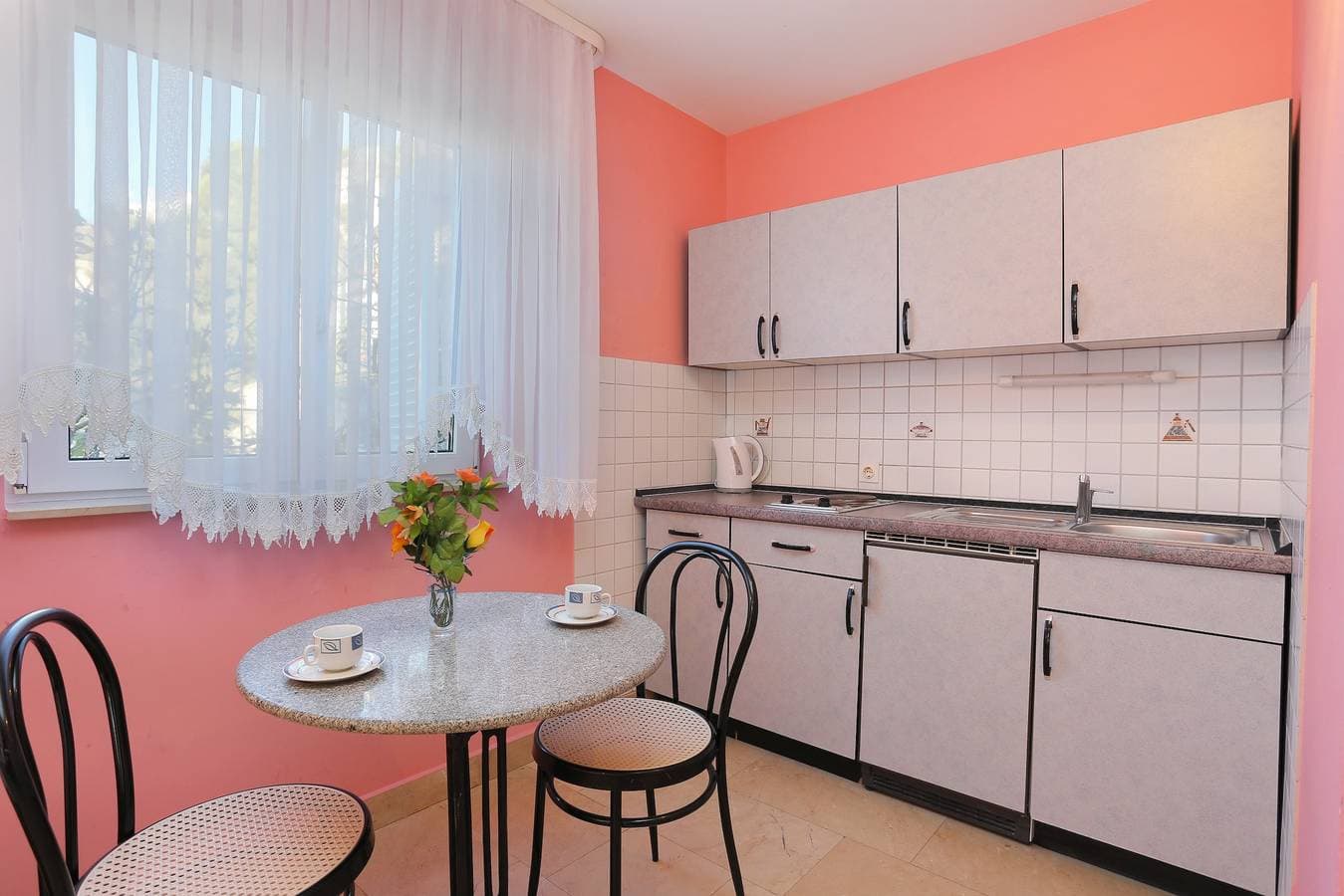 Foto 9 von 15: Studio Appartement mit Terrasse und Meerblick Marusici, Omis -a