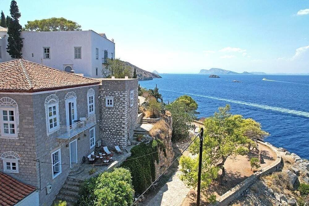 Foto 12 von 30: Luxury 3 room seaside stone villa