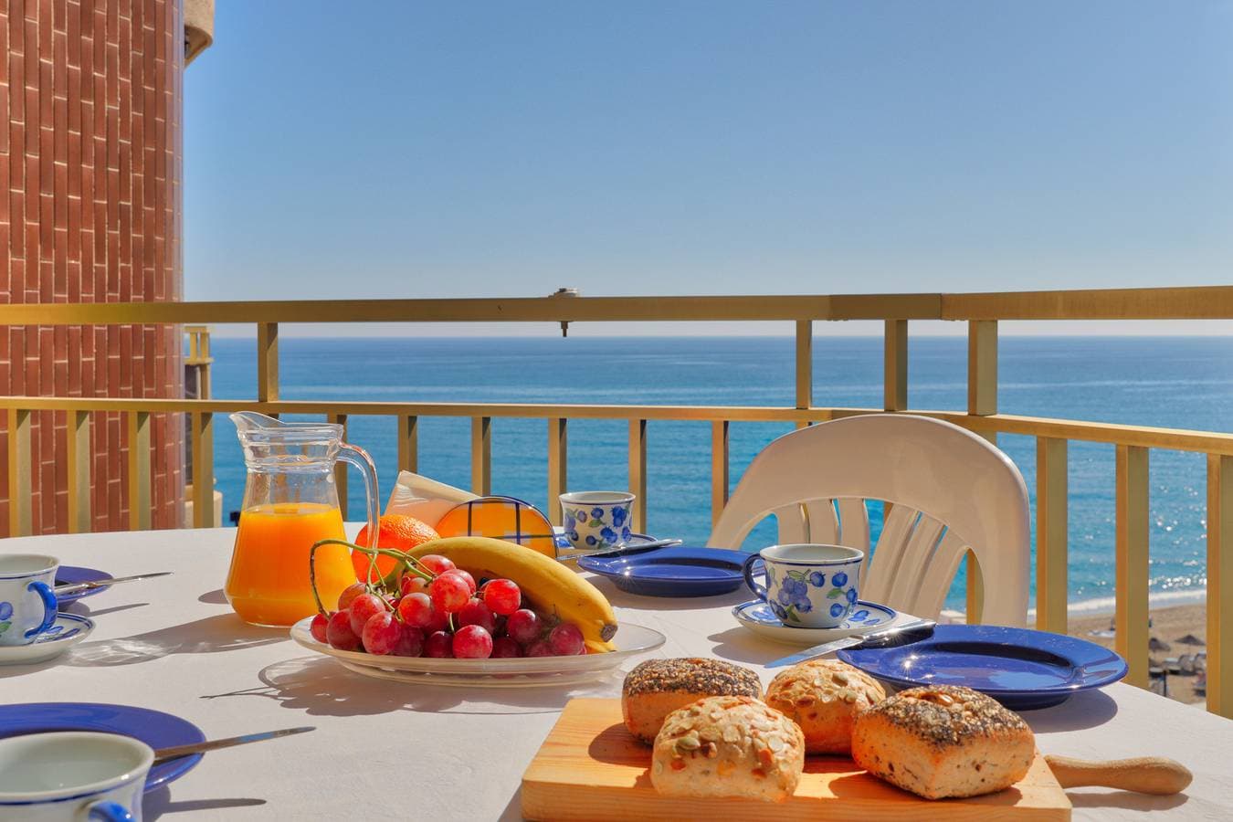 Foto 5 von 23: Doña Sofia Fuengirola - Beach Apartment, parking, Wi-Fi, sea view