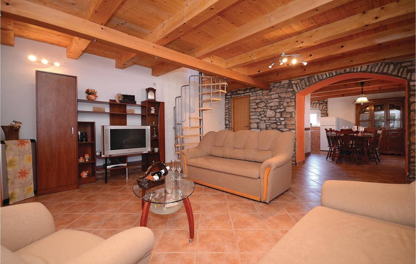 Foto 4 von 34: Gemütliche 2-Zimmer-Wohnung mit Terrasse, in der Nähe des Stadtzentrums von Sajini