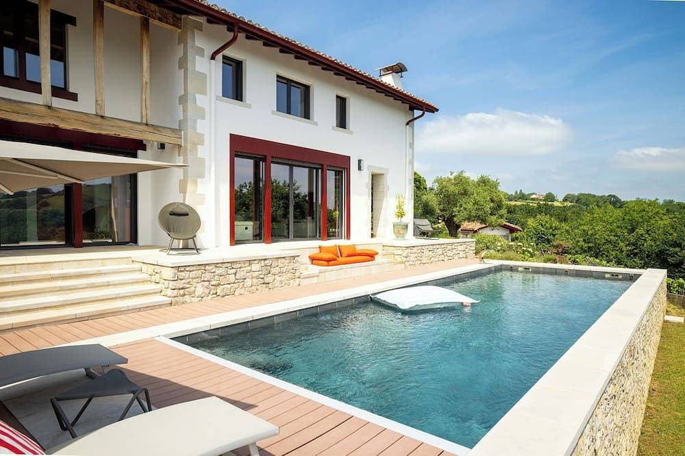 Foto 7 von 12: Geräumiges Ursuya Studio mit Bergblick, Spa- & Poolzugang