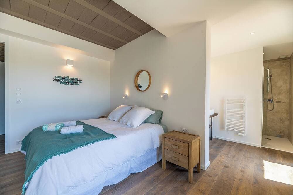 Foto 4 von 30: Architektenvilla mit Pool, Meerblick & Terrasse, 400 m vom Strand