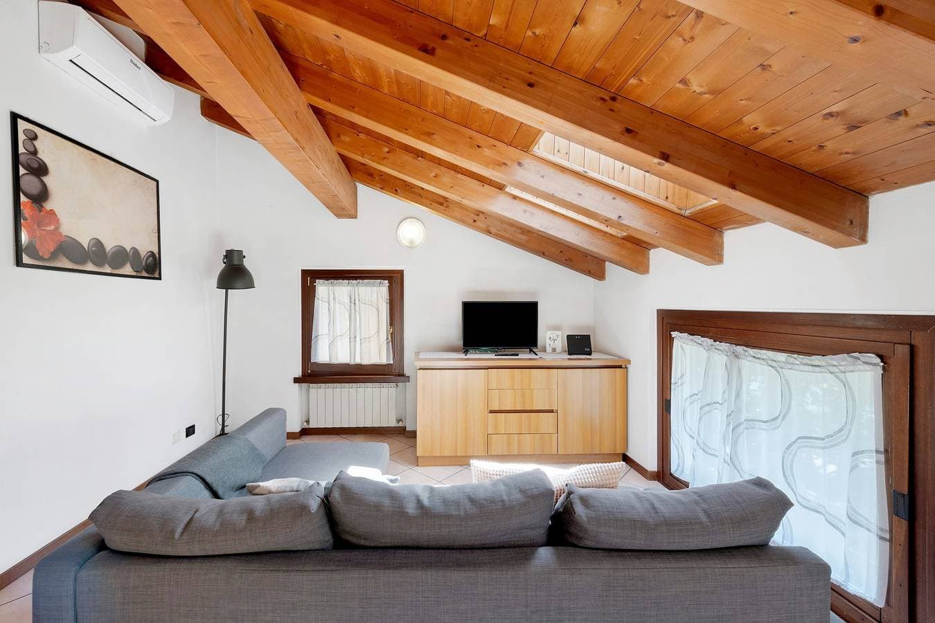 Foto 4 von 18: Apartment „La Mansarda Sul Lago“ mit Seeblick, WLAN und Klimaanlage
