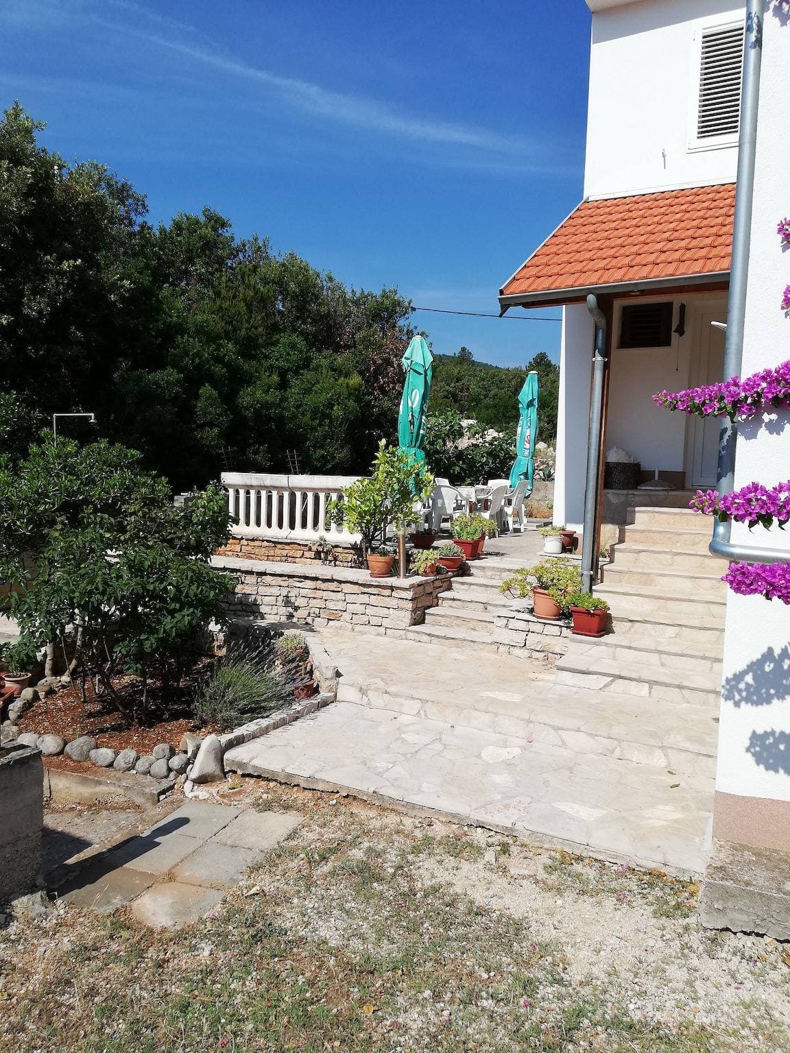 Foto 13 von 36: 2-Zimmer-Ferienwohnung am Strand Bucht Pokrivenik, Hvar -a