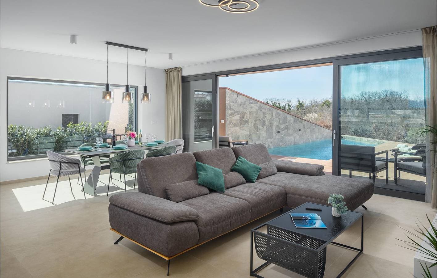 Foto 6 von 42: Geräumig, 1,5 km vom Strand entfernt: Modernes Apartment mit Terrasse und Parkplatz