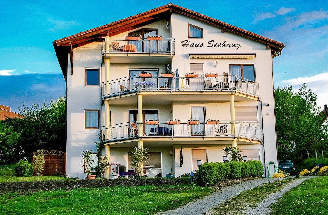Foto 2 von 23: Birkhofer See genießen – Aparthotel am Bodensee - 3 Zimmer-Appartement Superior mit Seeblick