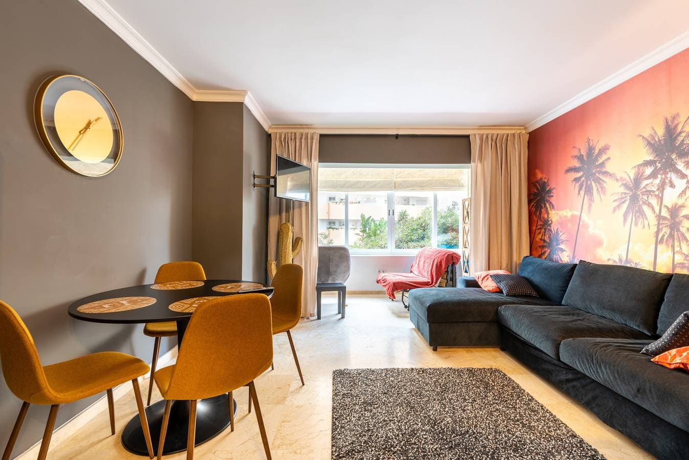 Foto 2 von 25: Ferienwohnung '1line Beach' mit Meerblick, WLAN und Klimaanlage