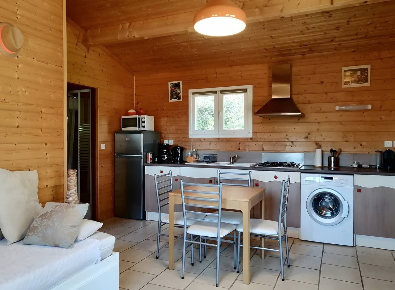 Foto 6 von 16: Cottage 'Gîte - La Petite Maison De Noémie' mit privater Terrasse, WLAN und Klimaanlage