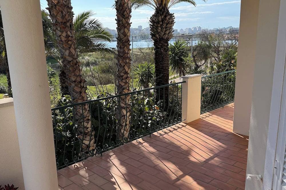 Luxury Villa overlooking beach-Private Pool, traditional village location 1