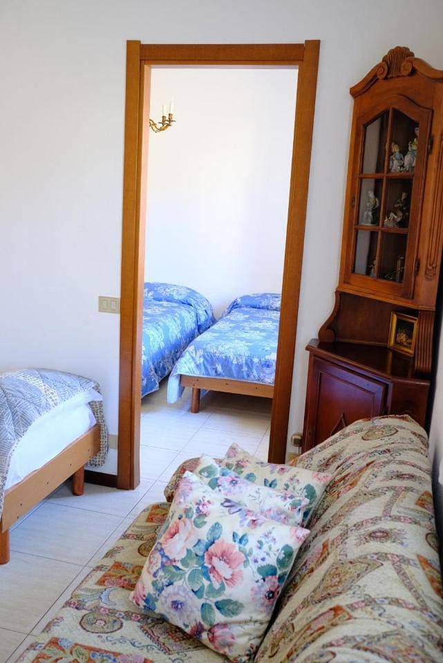 Foto 12 von 15: Two Connecting Double Rooms - Annex