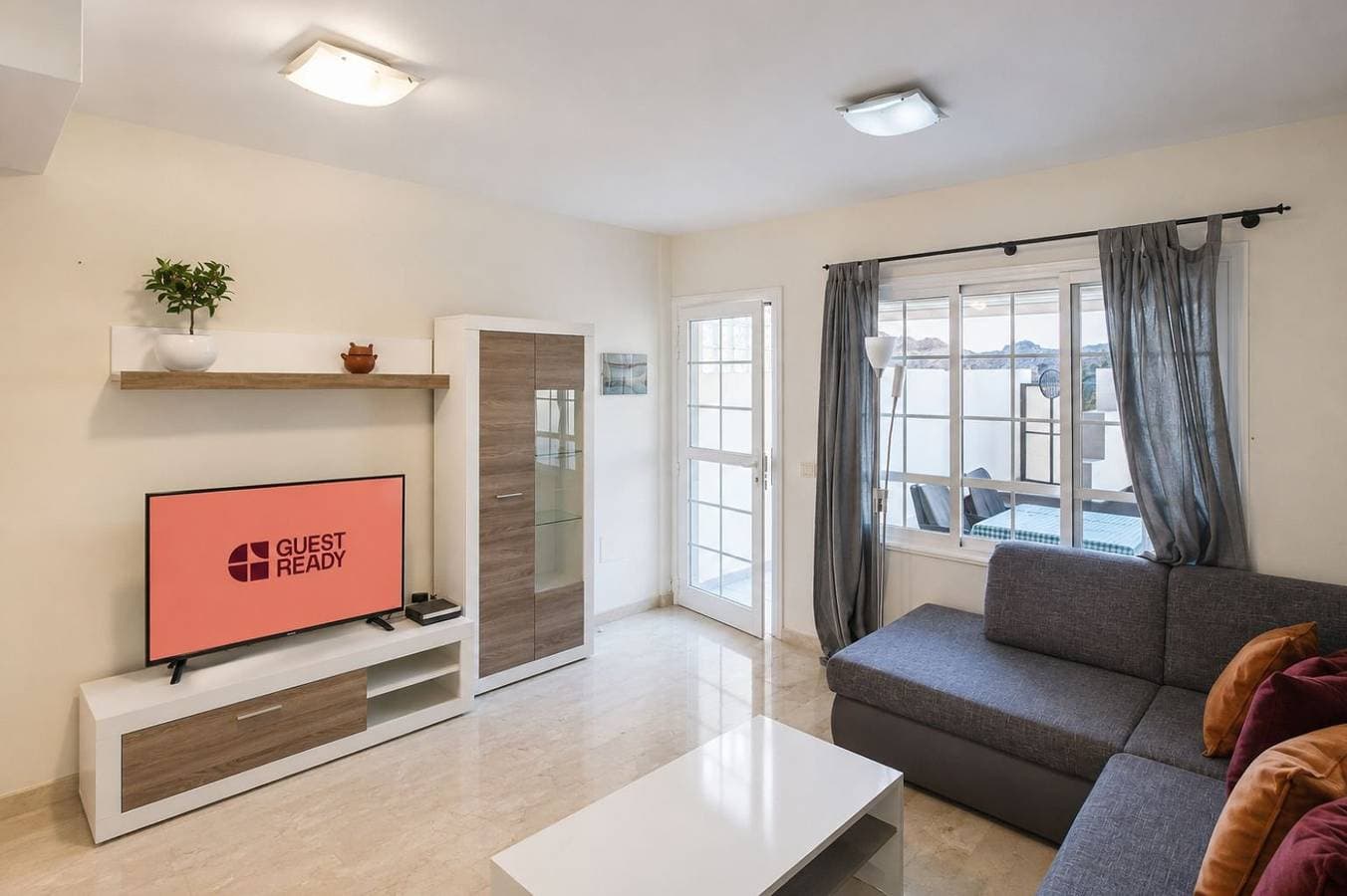 Foto 3 von 45: Ferienwohnung für 4 Personen mit Pool