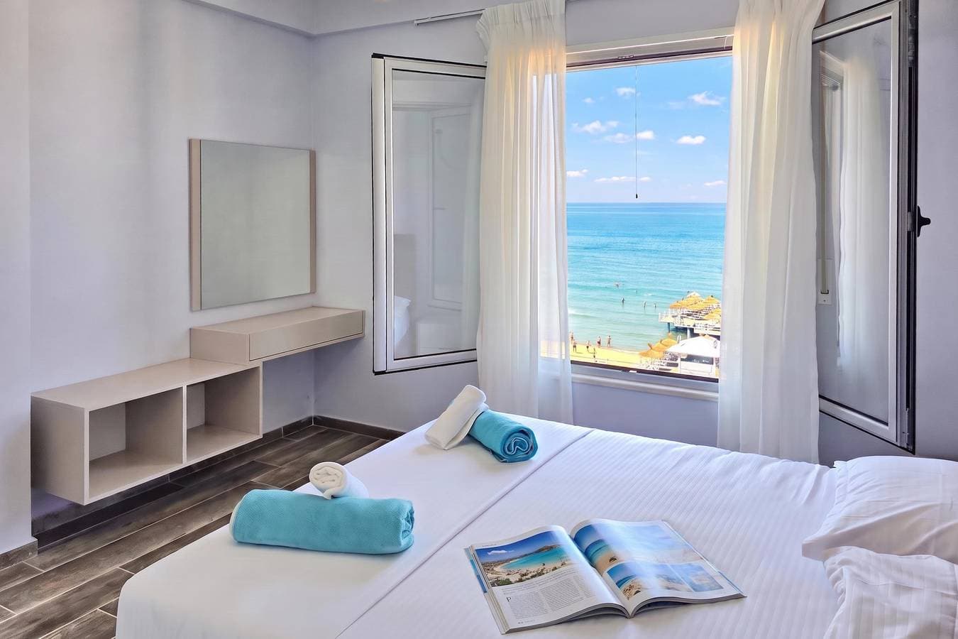Foto 5 von 42: Beachfront & Sea View Apartment 101