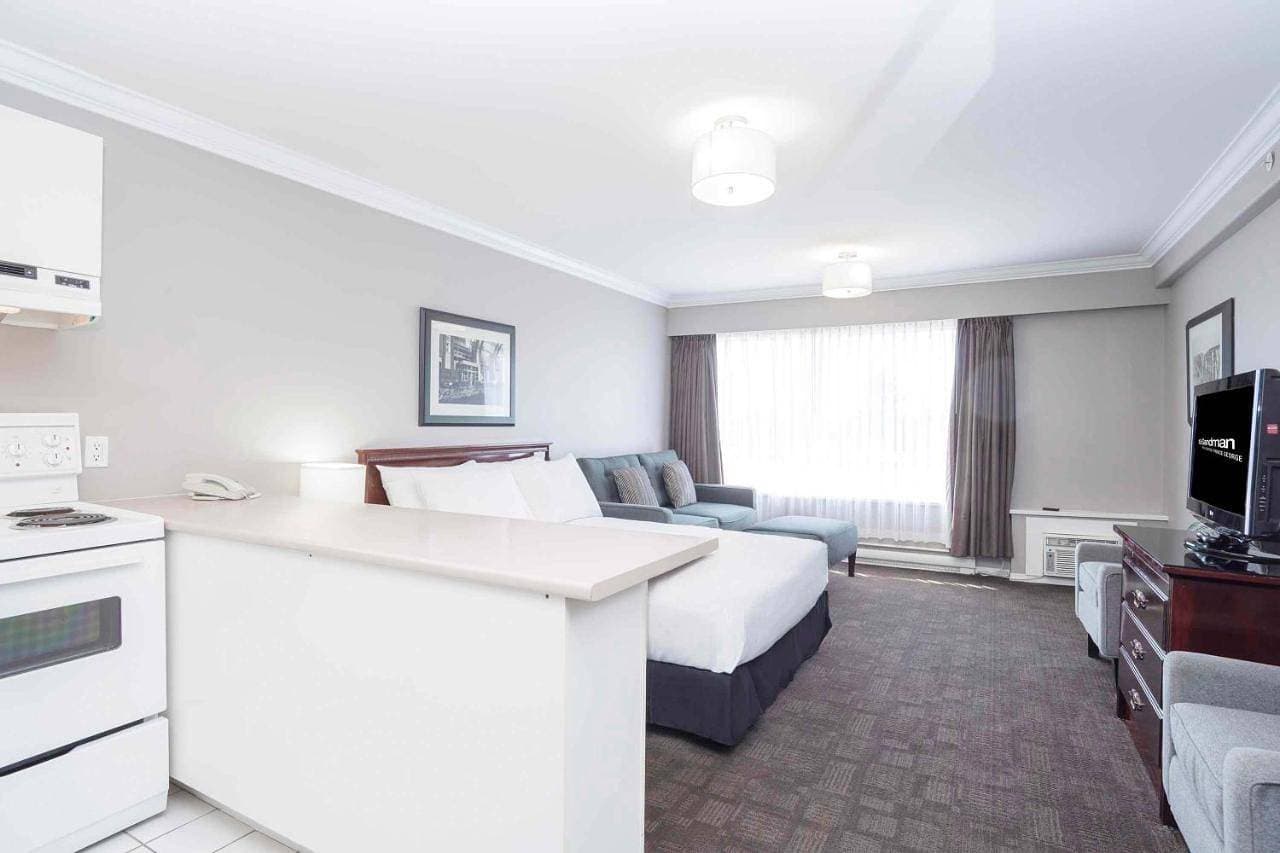Foto 5 von 11: 2 Bedroom Suite, 1  King, 1 Queen, Sofa Bed, Kitchen