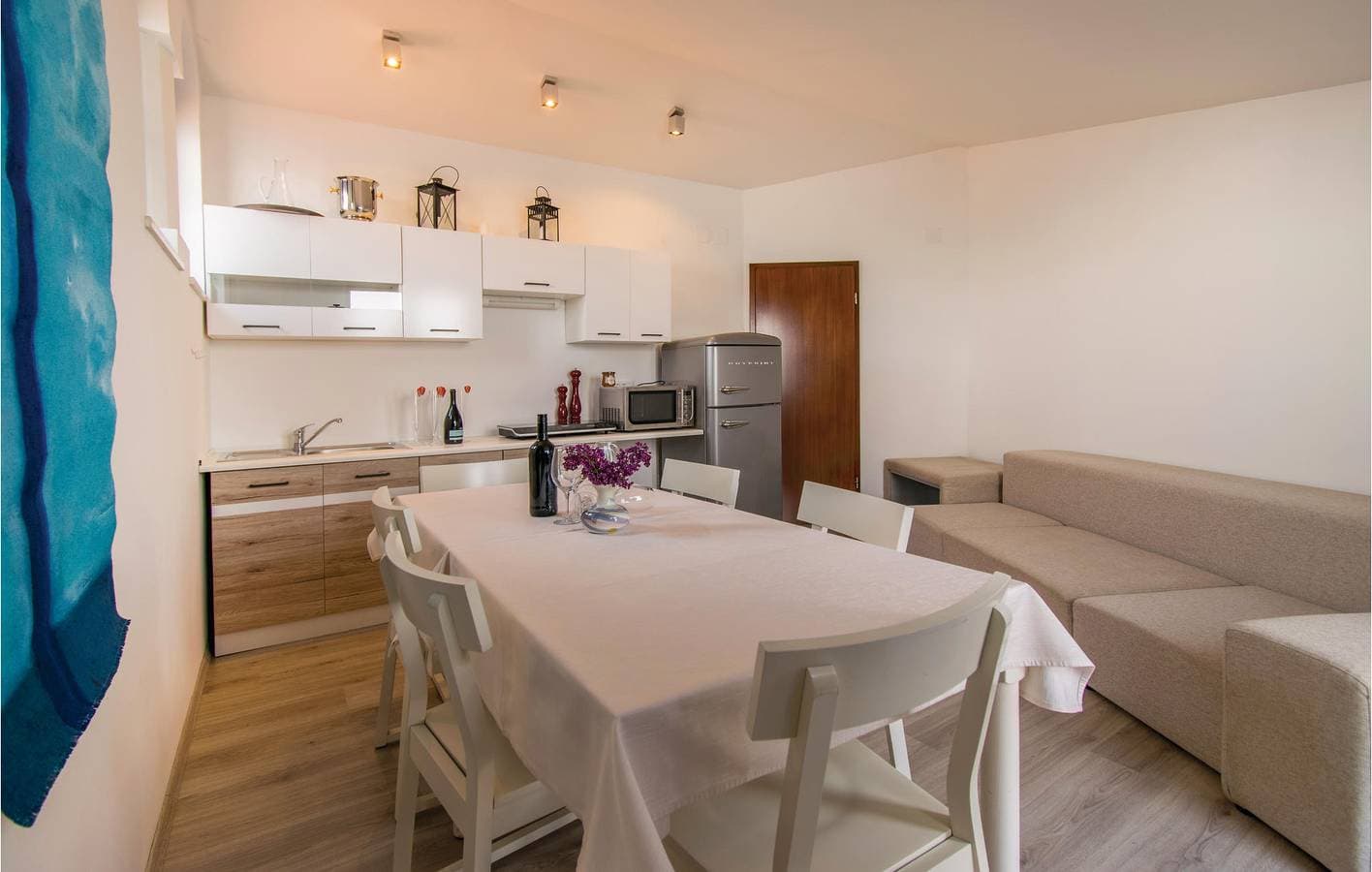 Foto 3 von 28: Ferienwohnung für 6 Personen mit Terrasse