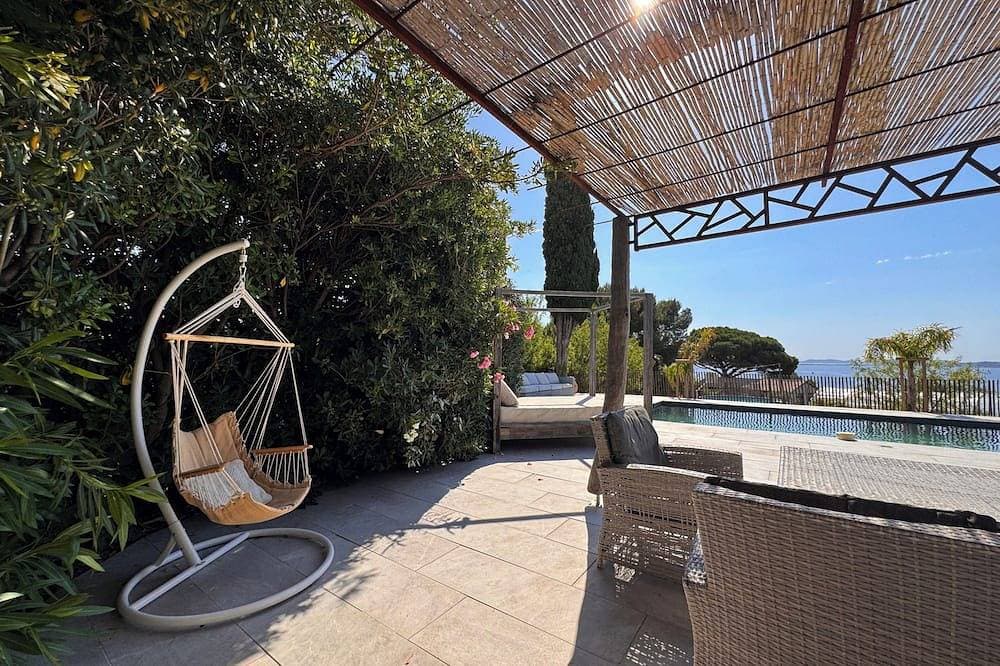 Foto 13 von 15: Secret cove, a private sea view suite, between garden, pool and beach.