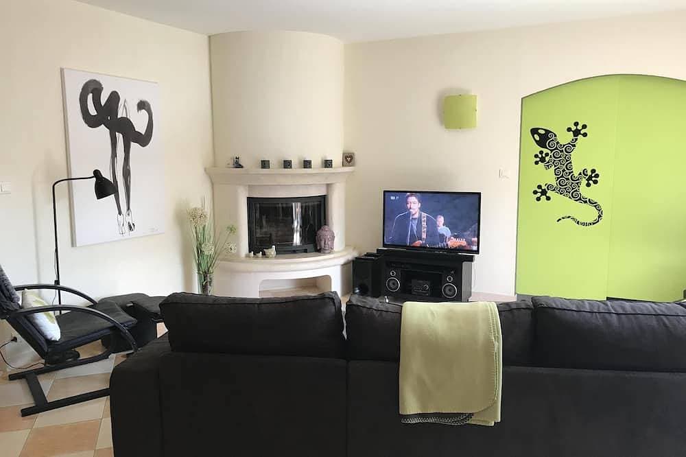 Foto 11 von 26: Haus auf einer Ebene, ruhig, mit Garten und Pool