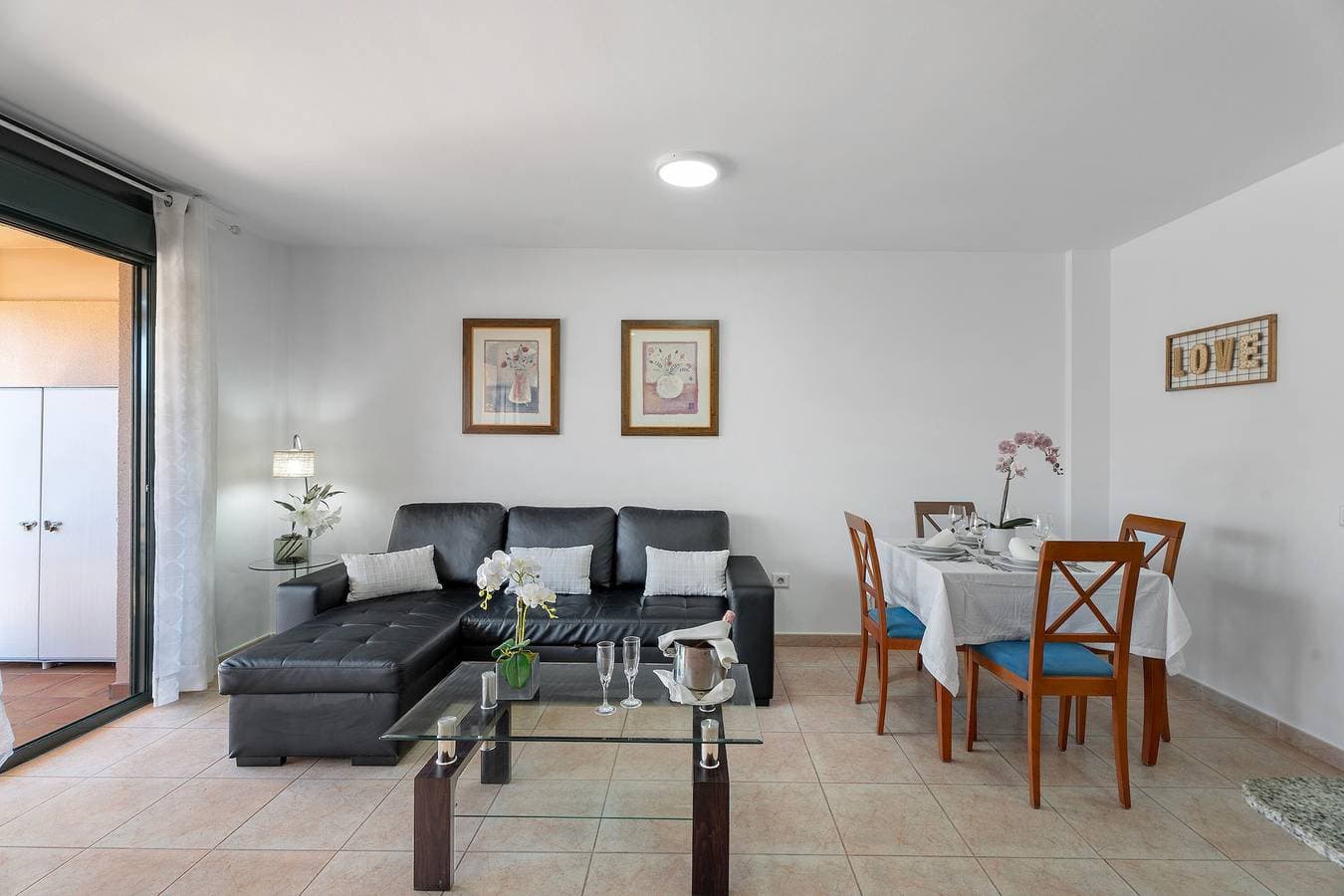 Foto 5 von 33: Ferienwohnung 'Apartamento Los Geranios' mit Gemeinschaftspool, privater Terrasse und WLAN