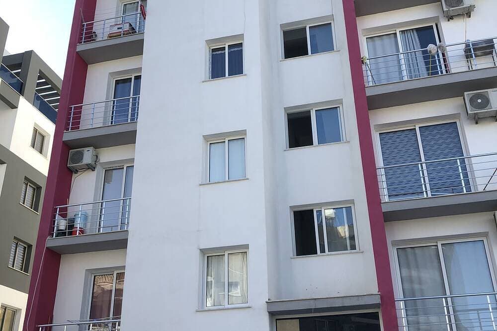 Foto 12 von 29: Seker Apartment: Kyrenia Stadtzentrum. Blick auf die Berge. Einfacher Zugriff.