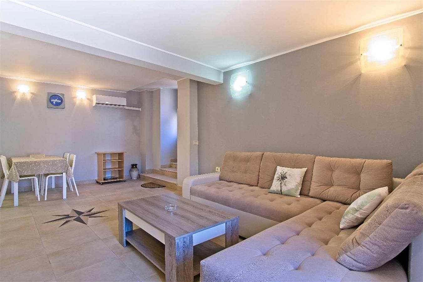 Foto 5 von 18: Apartment mit einem Schlafzimmer im Zentrum von Veli Losinj