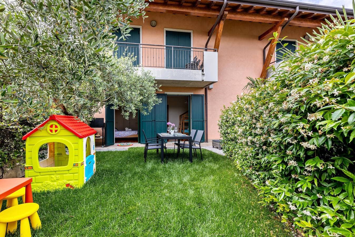 Foto 3 von 33: Helles Ferienwohnung 'Bluemoon' mit pool, WLAN und Klimaanlage