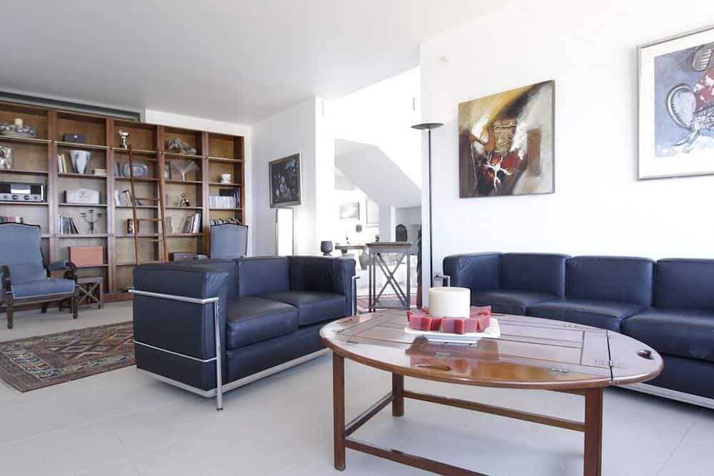 Foto 8 von 28: Spacious - Luxurious Art Villa Meerblick Mit Pool Und Herrlichem Sonnenuntergang!