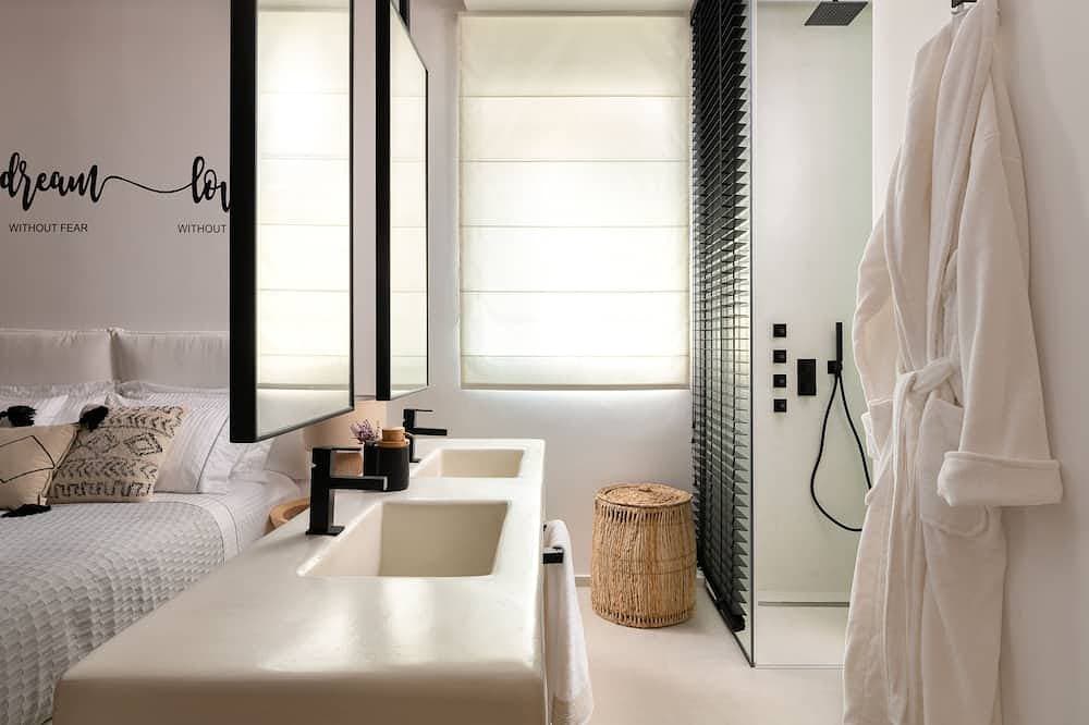 Foto 3 von 14: Pefkos Allure Luxus-Suiten mit Außen-Whirlpool