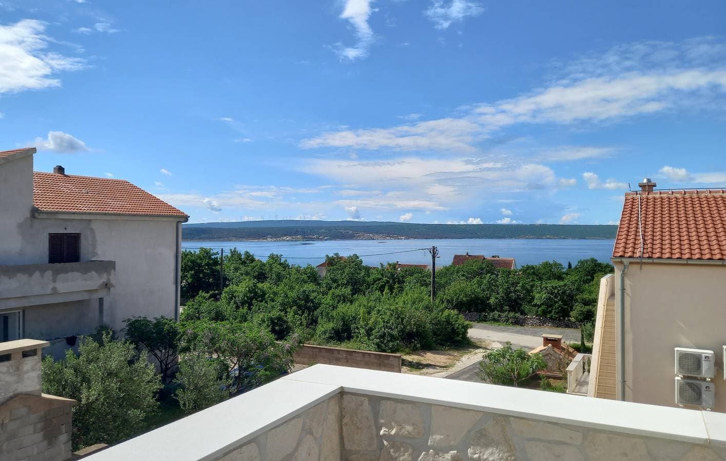Foto 9 von 29: Urlaub am Meer: Gemütliche Ferienwohnung mit Terrasse, Küche und Parkplatz