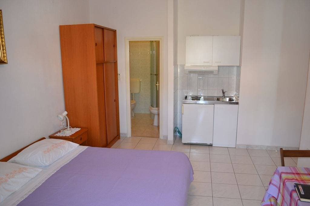 Foto 2 von 20: Studioapartment in Povlja mit Meerblick, Terrasse, Klimaanlage, W-Lan (3365-1)