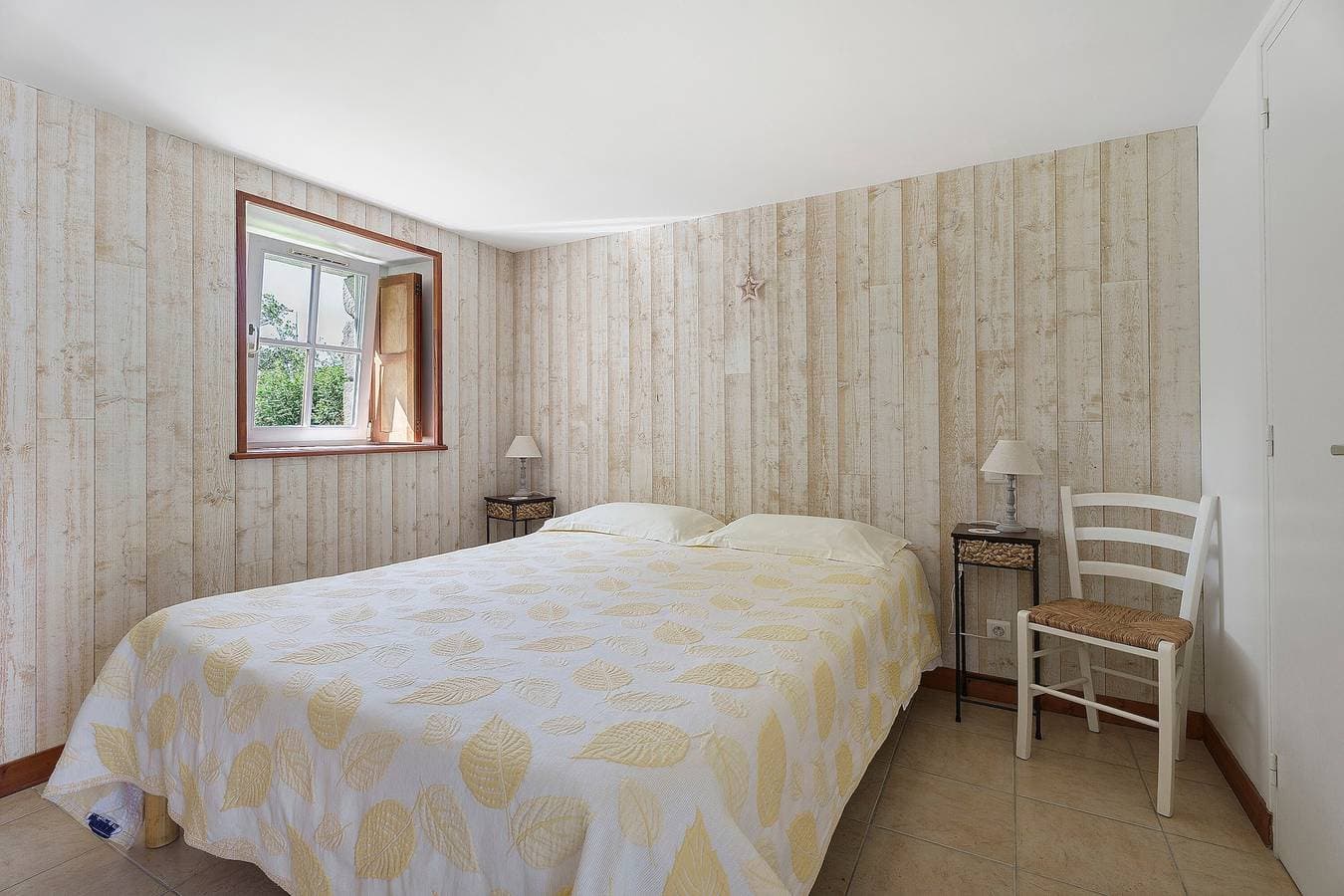 Foto 2 von 23: Gästezimmer „La Souricière - Le Puits“ mit gemeinsamer Terrasse, Garten und WLAN
