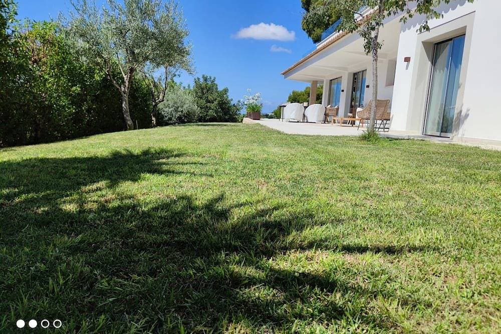 Foto 13 von 30: Luxury Villa. Heated pool. Sea & Mountain views