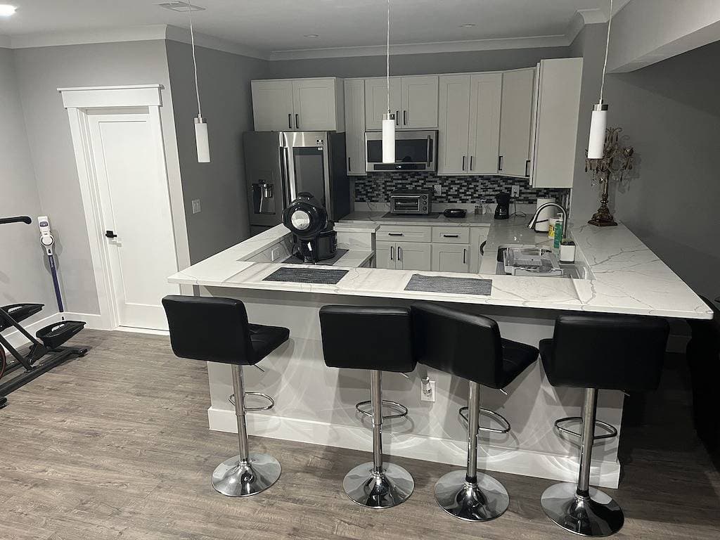 Foto 9 von 12: Modern newly private basement apartment