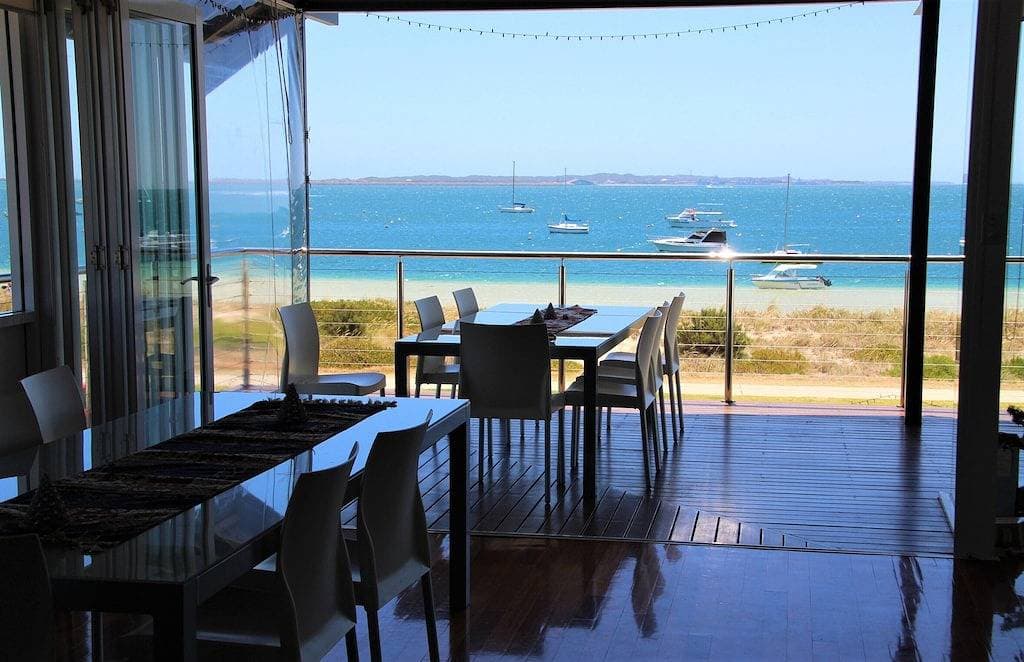 Seemöwe - Absolute Beachfront Holiday Retreat 1