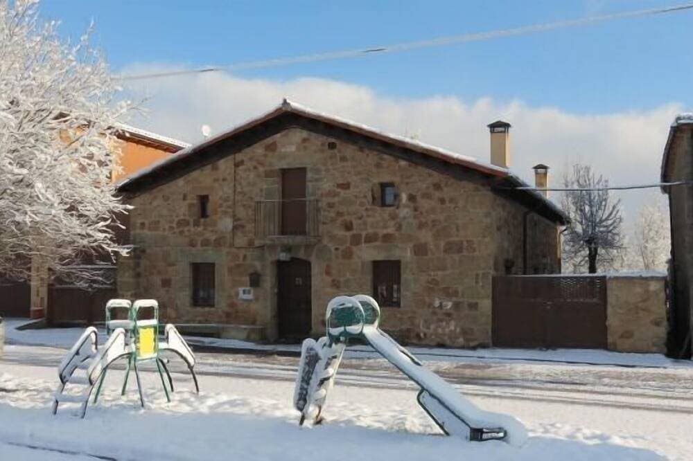 Foto 11 von 28: Das Steinhaus des Dorfes für 10 Personen