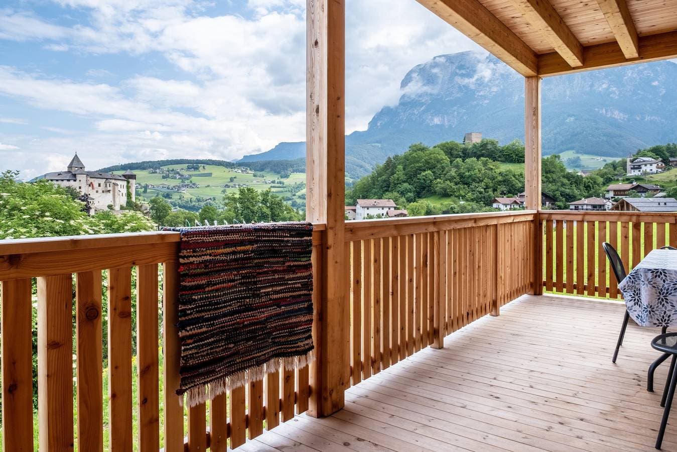 Foto 2 von 39: Ferienwohnung "Schlosshof Hoamat" mit Bergblick, Terrassen und WLAN