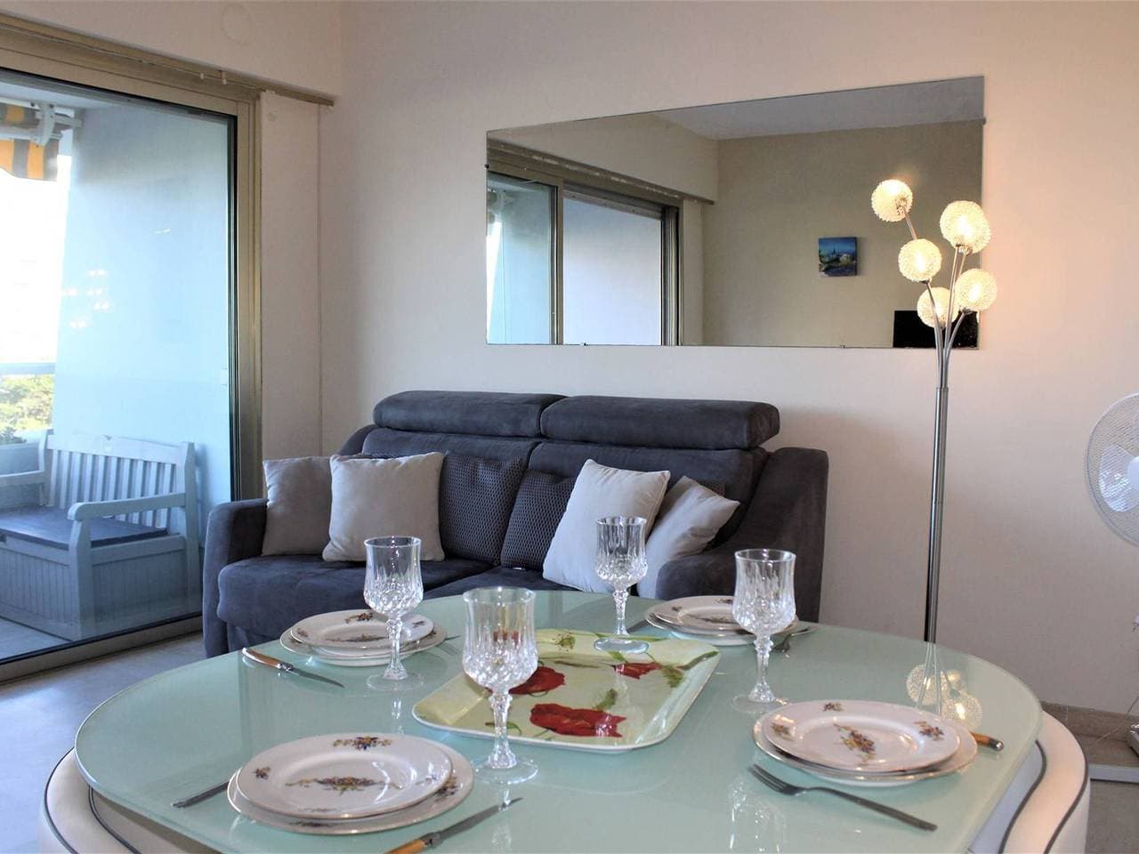 Foto 7 von 14: Apartment mit 2 Zimmern, Balkon, Gartenblick und direktem Meerzugang in Villeneuve-Loubet