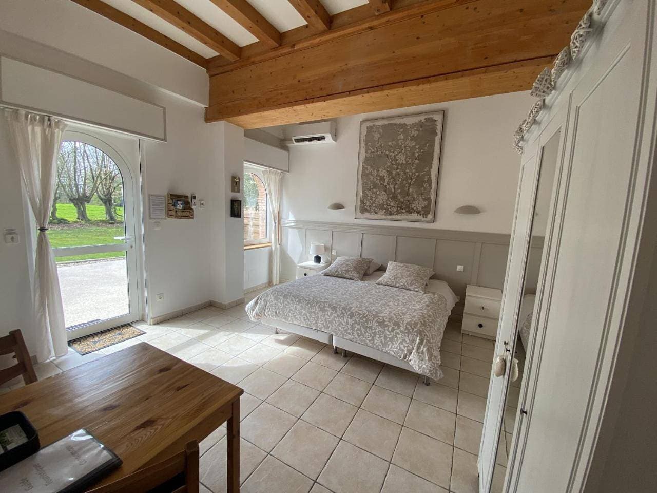 Foto 10 von 14: Double Room with Private Bathroom